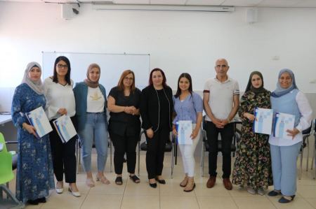 كلّية سخنين تحتفي بتخريج فوج جديد من موجّهات المجموعات بالمستويين الأول والثاني 